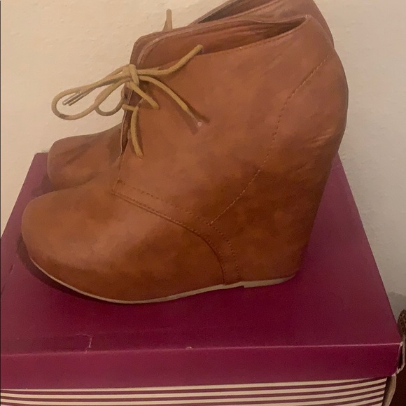 Boots - Picture 3 of 3